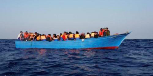 حرس الحدود الليبي ينقذ 330 مهاجرًا غير شرعي
