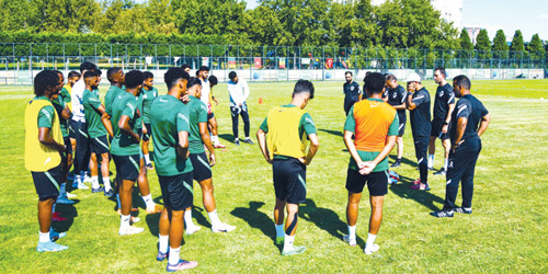  الأخضر استعد لمواجهة الجزائر