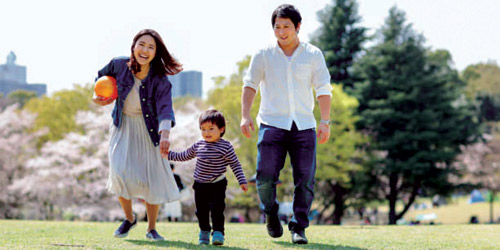 أطفال اليابان يتعلمون المشي بطريقة مختلفة 