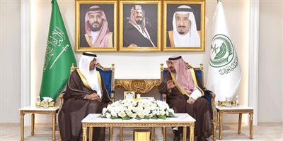 أمير منطقة نجران يبحث مشروعات المنطقة مع وزير الشؤون البلدية 