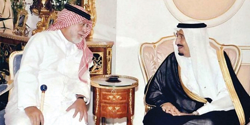 خادم الحرمين في زيارة سابقة مطمئناً على صحة عبدالمقصود خوجة