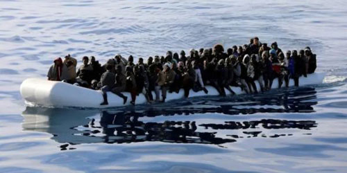 السلطات الليبية تنقذ 300 مهاجر جنوب شرقي ليبيا 