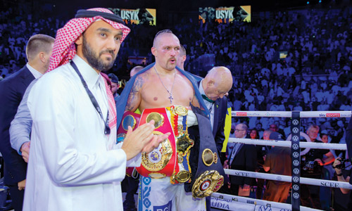 الأوكراني أوسيك يحكم قبضته على اللقب العالمي للملاكمة 