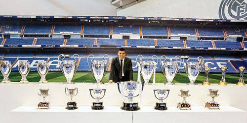 كاسيميرو مع ألقابه في ريال مدريد