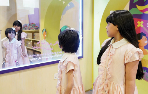 سعوديات يحفزن خيال الأطفال 