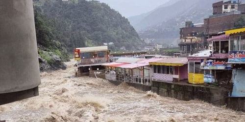 حصيلة فيضانات باكستان المدمرة تتجاوز الألف 