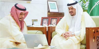أمير منطقة الرياض بالنيابة يطلع على البرامج والخطط التعليمية 