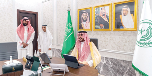  أمير منطقة الجوف خلال تدشينه خدمة الاتصال المرئي