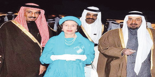 الملك سلمان بن عبدالعزيز والملك خالد في لقاء سابق مع الراحلة