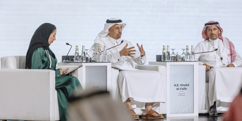  وزيرا الصناعة والاستثمار خلال افتتاح المؤتمر