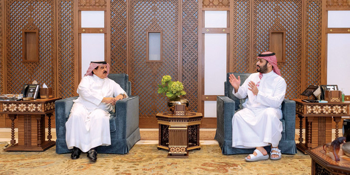 ولي العهد يستقبل ملك البحرين 