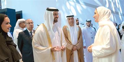 سلطان القاسمي يتفقد الأجنحة المشاركة في المنتدى 