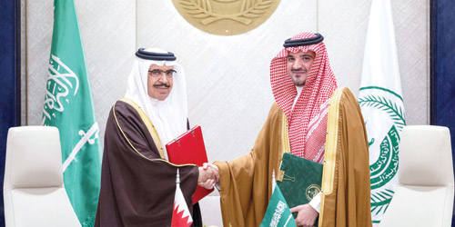 الأمير عبدالعزيز بن سعود ووزير الداخلية البحريني رأسا اجتماع لجنة التنسيق الأمني والعسكري 