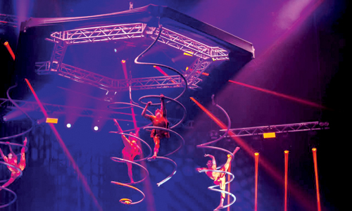 «كرونوس لي فارفاديس» يواصل صناعة ذكريات الزوار 