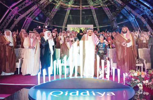 خادم الحرمين الشريفين يضع حجر الأساس لمشروع القدية