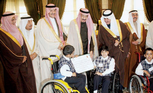  رعاية واهتمام لمختلف المناشط الإنسانية