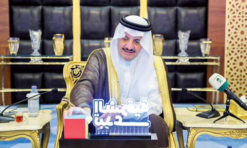 أمير المنطقة الشرقية خلال تدشينه المبادرة
