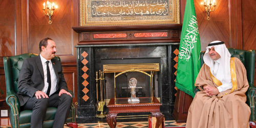  أمير منطقة تبوك خلال استقباله السفير التركي