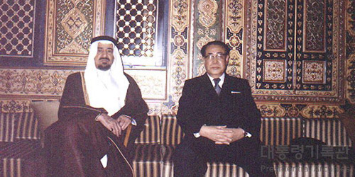  الملك خالد رحمه الله يستقبل الرئيس الكوري تشوي كيوها