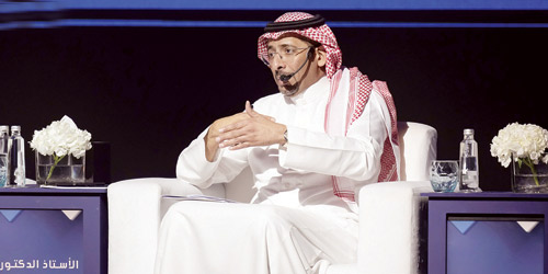  وزير الصناعة خلال الجلسة