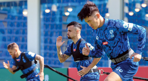 جانب من التدريبات اللياقية والبدنية