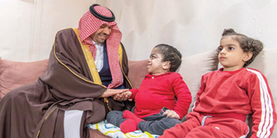 أمير الحدود الشمالية يوجِّه باستكمال علاج شقيقين وتقديم الرعاية الصحية لهما 