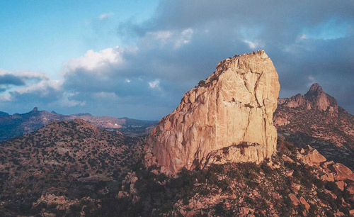 جبال الطائف متنفس للحياة الترفيهية ومتسع لعشاق رياضة التسلق والهايكنج 