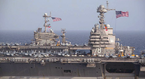 البحرية الأمريكية تعترض سفينة بخليج عمان تحمل ذخيرة من إيران لمليشيات الحوثي الإرهابية 