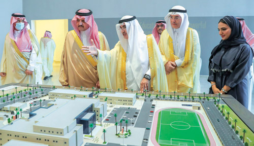 أمير المنطقة الشرقية خلال رعايته الحفل