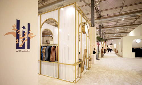 علامة قطرية تستعرض التصاميم العربية في تشكيلات واسعة 