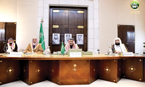  أمير الرياض خلال الاجتماع
