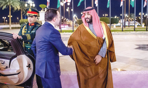 خلال جلسة مباحثات استعرضت عددا من المسائل ذات الاهتمام المشترك 