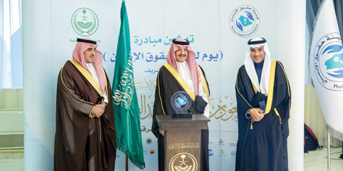  أمير المنطقة الشرقية خلال تدشينه المبادرة