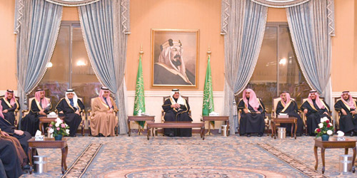 خلال استقباله وكيل وزارة الداخلية ووكلاء إمارات المناطق بالقصر الحكومي 