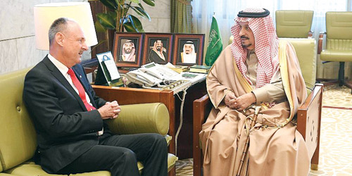 أمير منطقة الرياض يودع سفيرسويسرا 