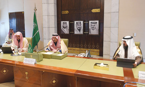 أمير منطقة الرياض خلال ترؤسه الاجتماع