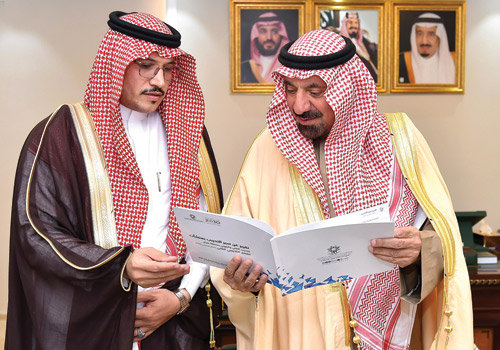  أمير منطقة نجران خلال استقباله د. الزهراني