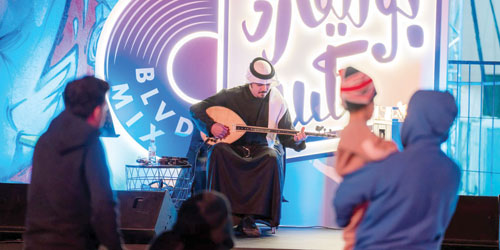 زوار موسم الرياض يتنفسون غناءً وموسيقى في «بوليفارد سيتي» 