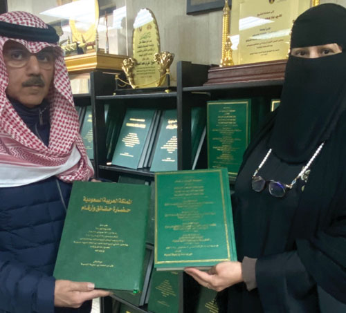 استقبلهن محمد الجميعة ورافقتهن الدكتورة هدى عبدالعزيز 