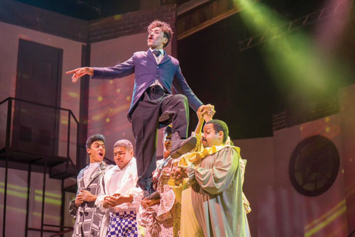 نجوم مسرحية «تشارلي» يتحدثون عن عرض غير 