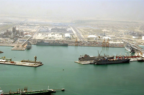 التقلبات الجوية توقف حركة الملاحة البحرية في الكويت 