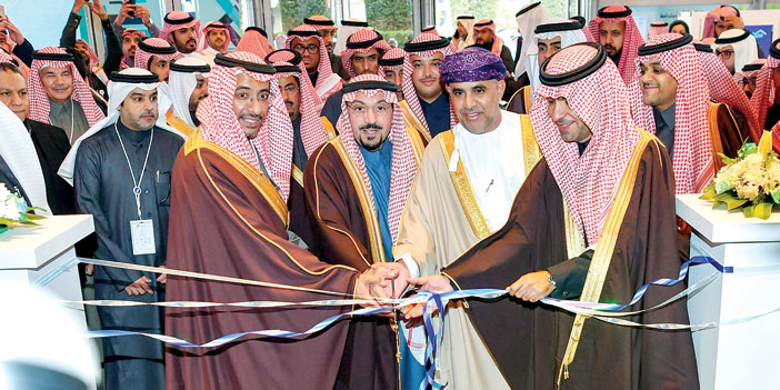  الأمير فيصل بن مشعل والأمير سعود بن طلال والحقيل يفتتحون المعرض المصاحب