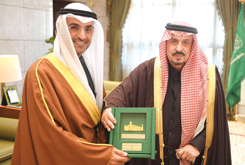 أمير منطقة الرياض يودع الأمين العام لمجلس التعاون 