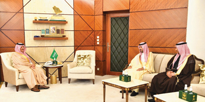 أمير المنطقة الشرقية يتسلَّم التقرير السنوي لشؤون الإسكان بالمنطقة 