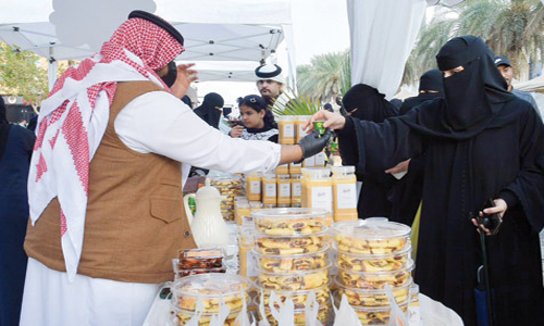 بسطة الرياض سوق مفتوح وبرامج ترفيهية وثقافية لأفراد العائلة كافة 