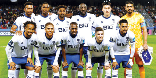 صورة جماعية لأبطال الإنجاز التاريخي