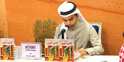 د.فيصل خلف يوقع كتاب اليوم في قيصرية الكتاب   