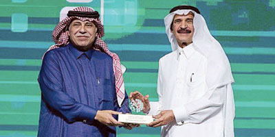 وزير الإعلام يكرم خالد المالك بشخصية العام 