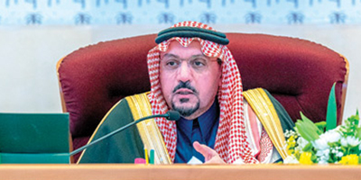أمير منطقة القصيم يستحضر اهتمام خادم الحرمين بالتاريخ في ندوة التأسيس 