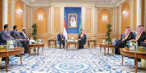 ولي العهد خلال اجتماعه مع د. رشاد العليمي